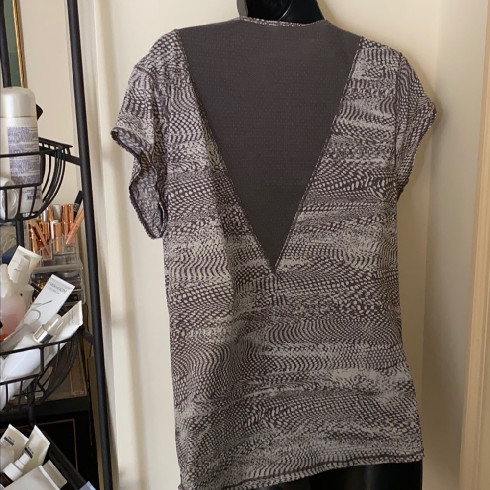 Lululemon tee - Picture 2 of 2